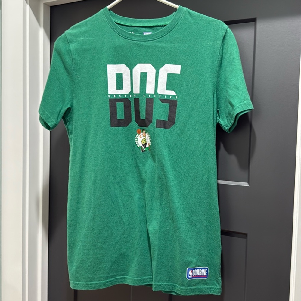 Youth xl Boston Celtics UA tshirt